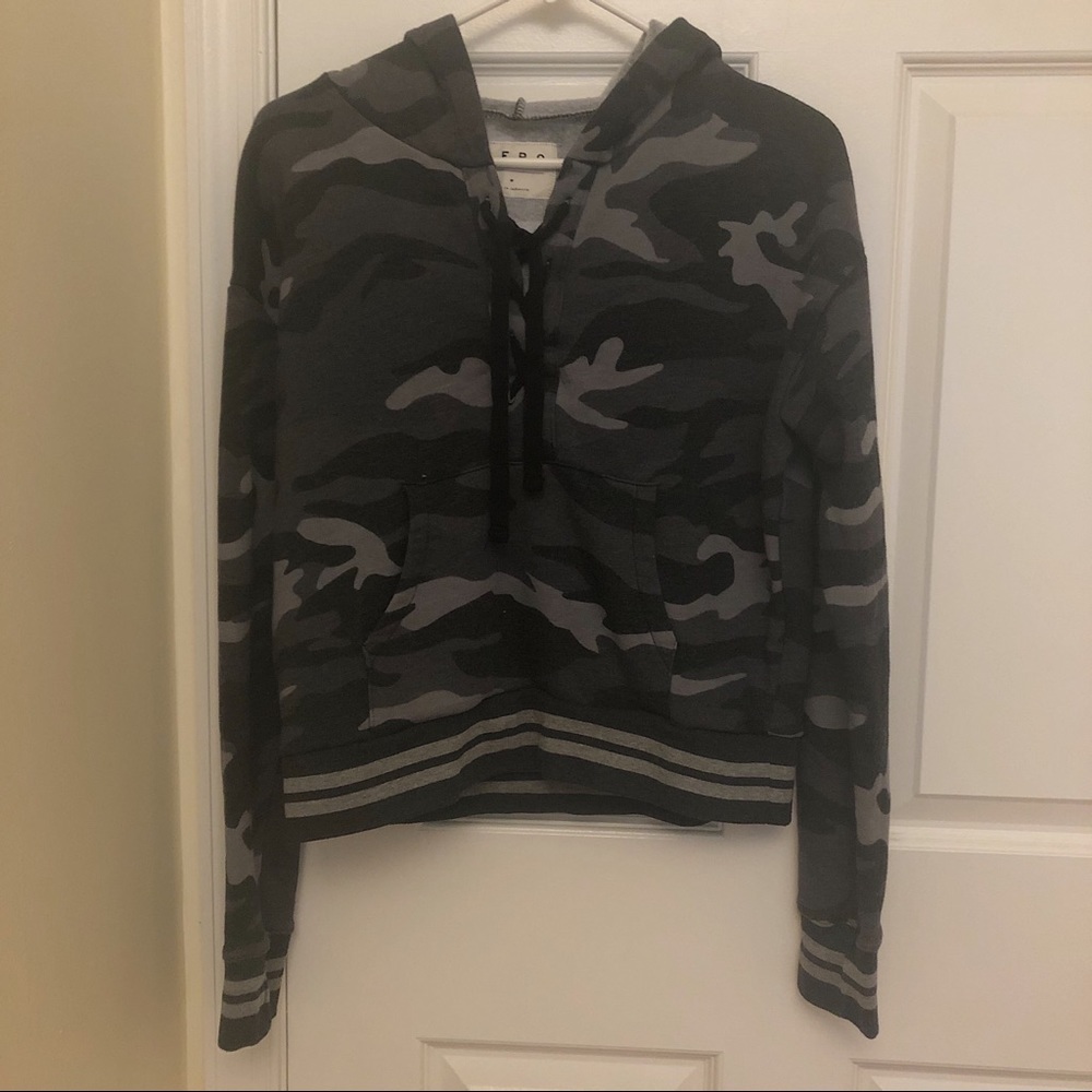 aeropostale tie up cropped camo hoodie - Picture 2 of 5